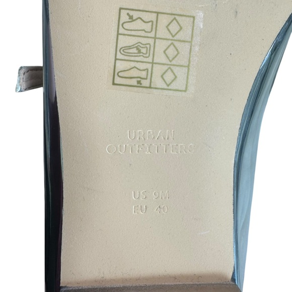 Urban Outfitters - NWOB Silver Double Strap Mary Jane Flats Sz 9 - Picture 8 of 9